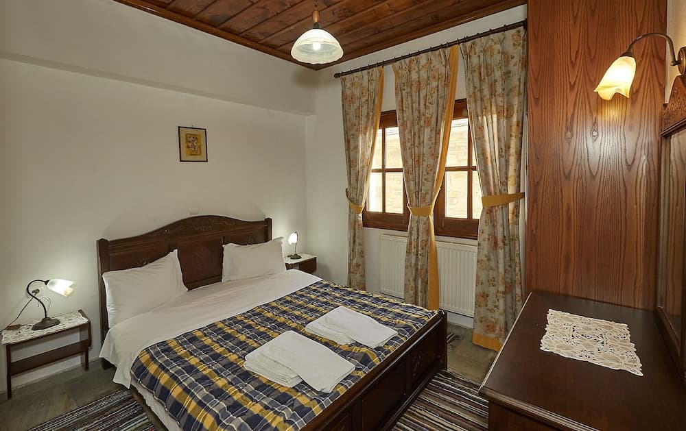Atrapos Hotel