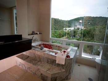 Baan Karon View
