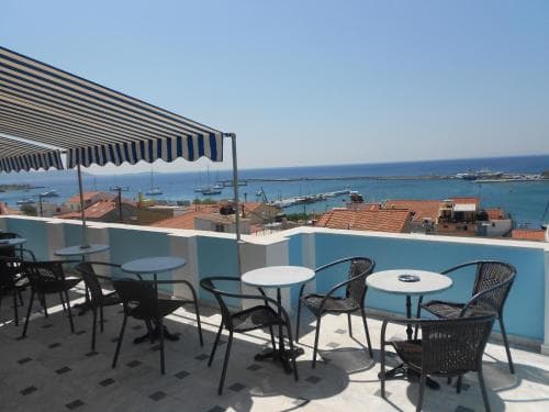 Zorbas Hotel & Studios