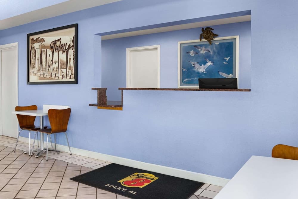 Super 8 By Wyndham Foley