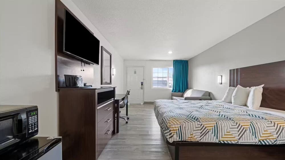 Rodeway Inn & Suites