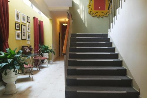 Leon De Oro Inn & Suites