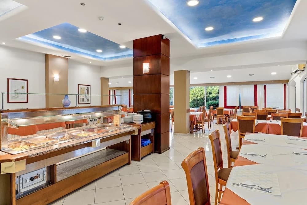 Stefania Hotel