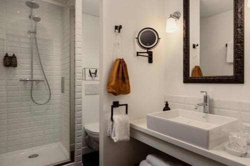 21 Foch Hotel