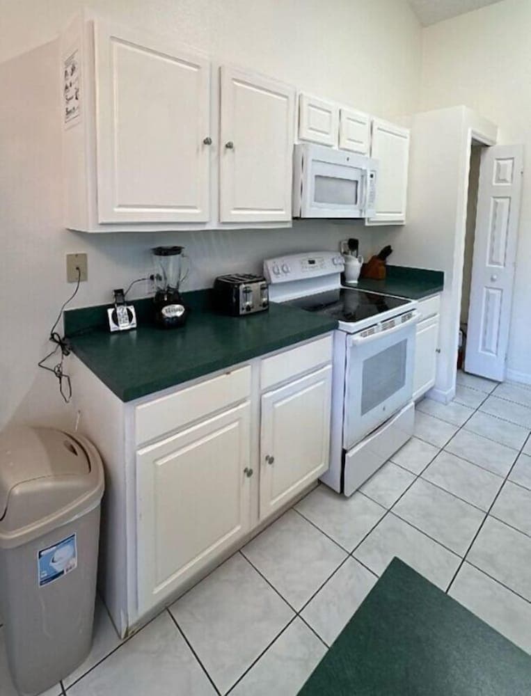 South Facing Private Pool & Spa - Family Friendly Vacation Home with White Rose Villas