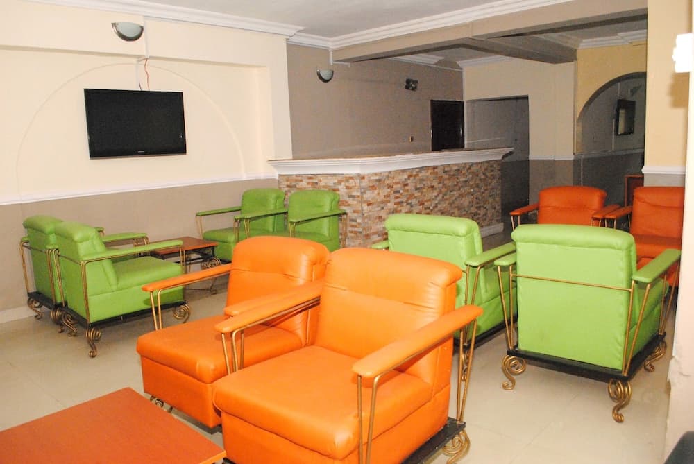 Aquatic Suites Lounge -Classic Standard
