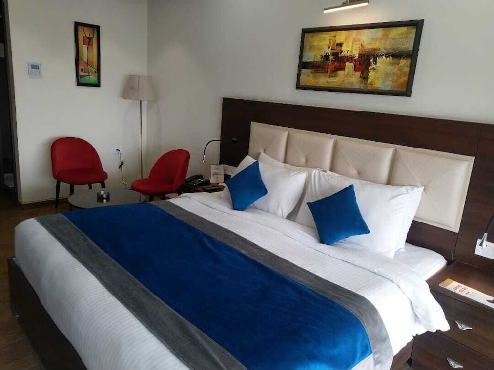 JB SKY HITON INN