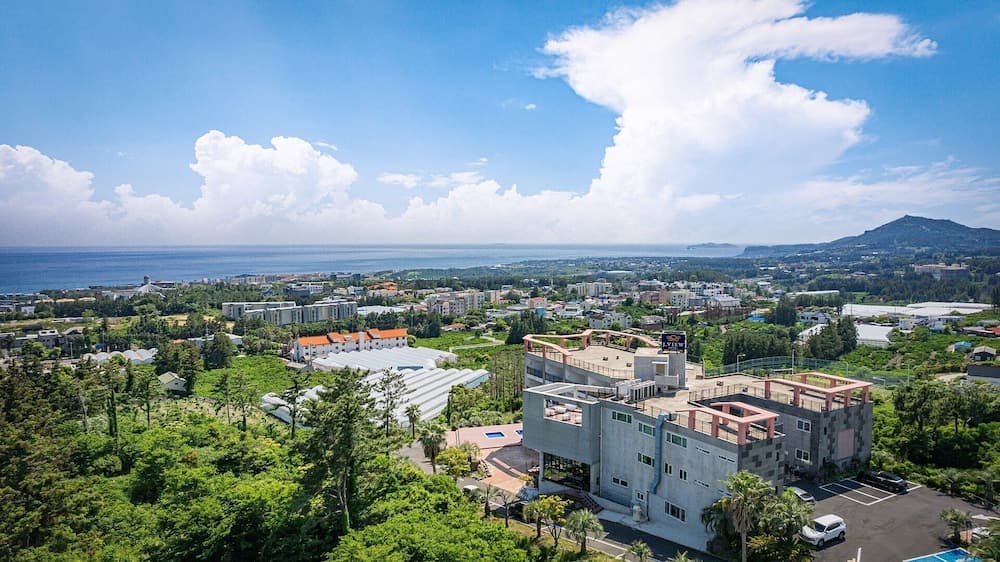 J View Hotel