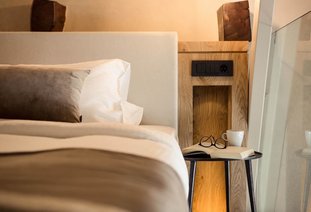 J&G Suites