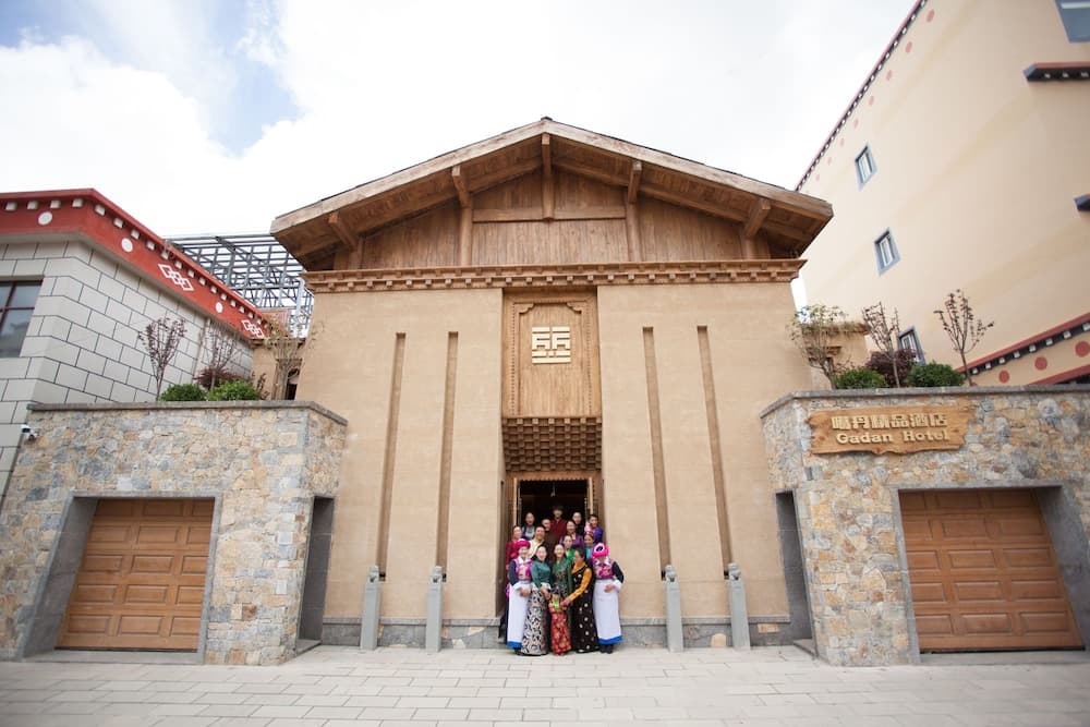 Gadan Manor