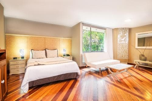 Lloyds Apartasuites Parque 93