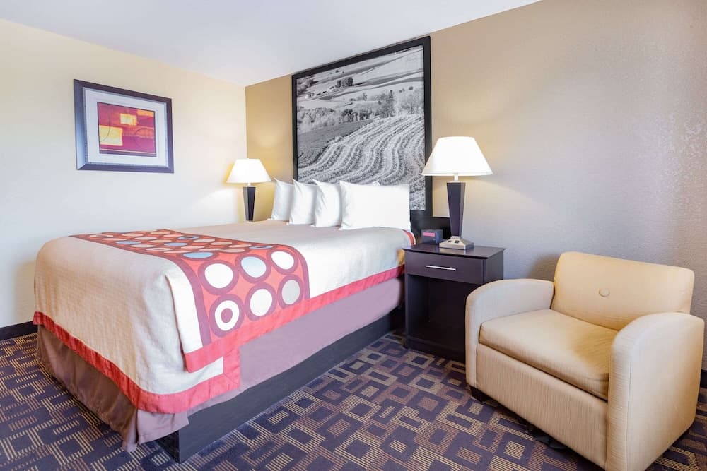 Super 8 By Wyndham Decorah