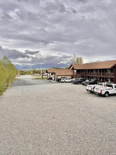 Fan Mountain Inn