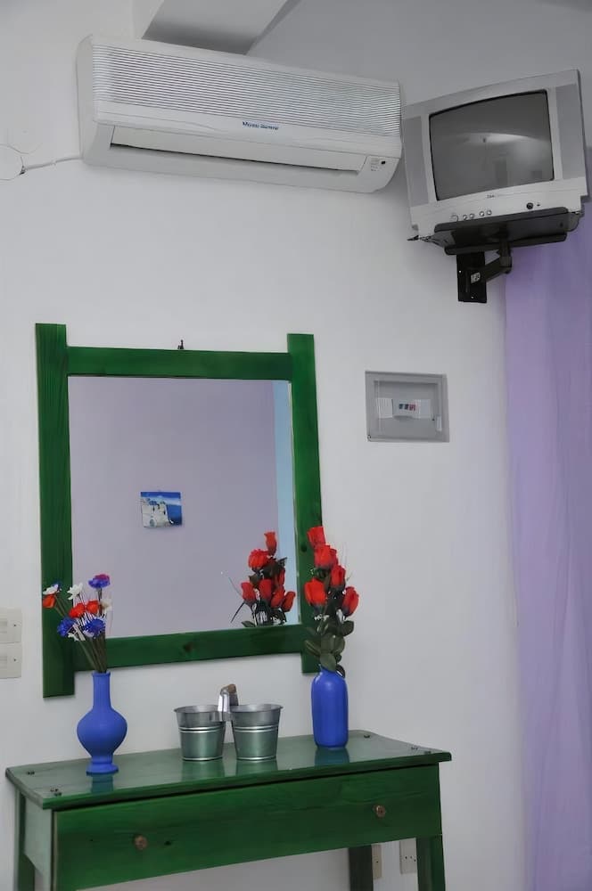 Halaris Studios