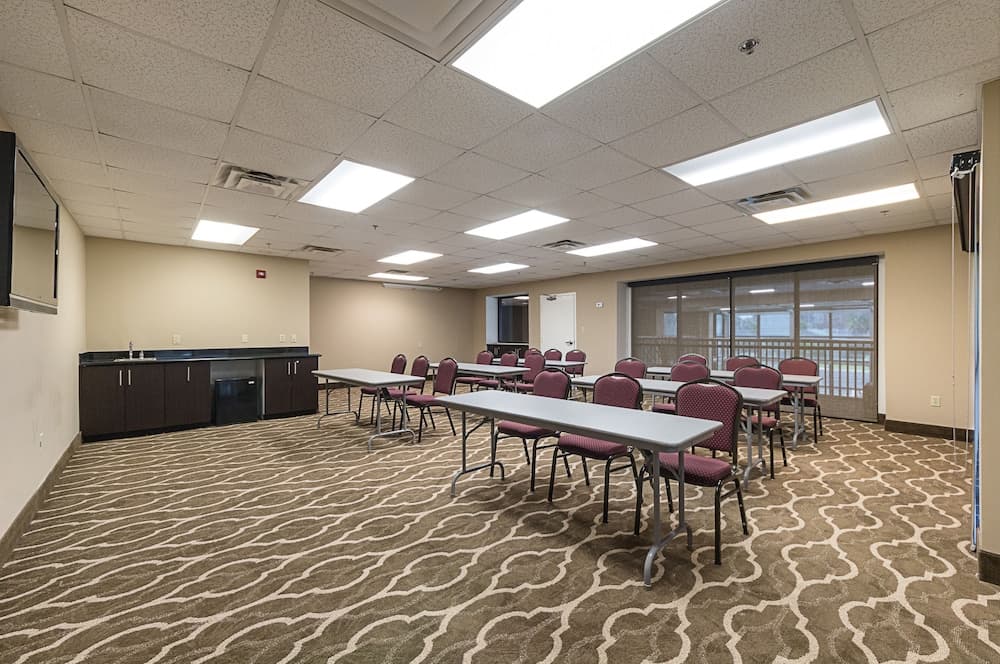Comfort Suites Beachside