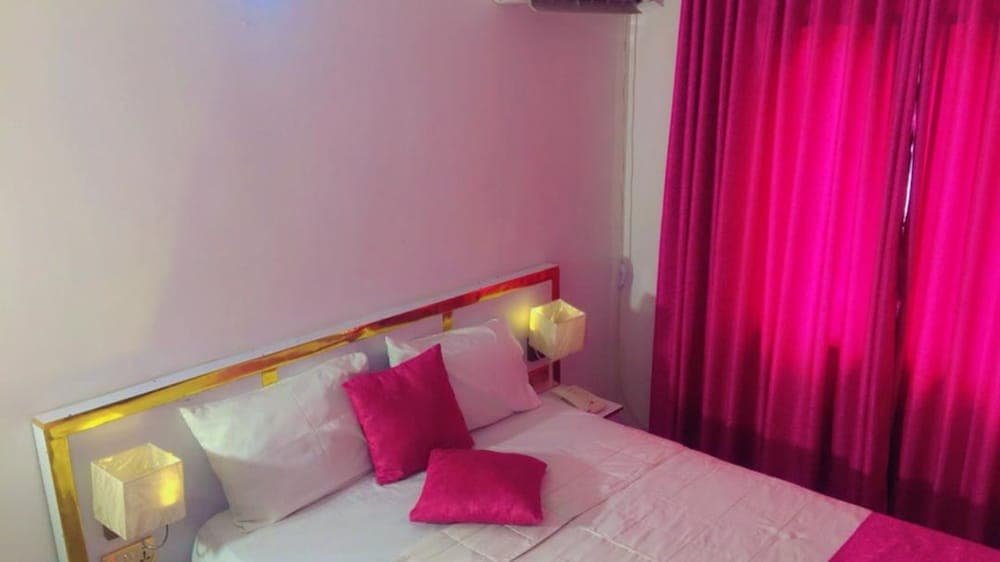Autograph Apartment