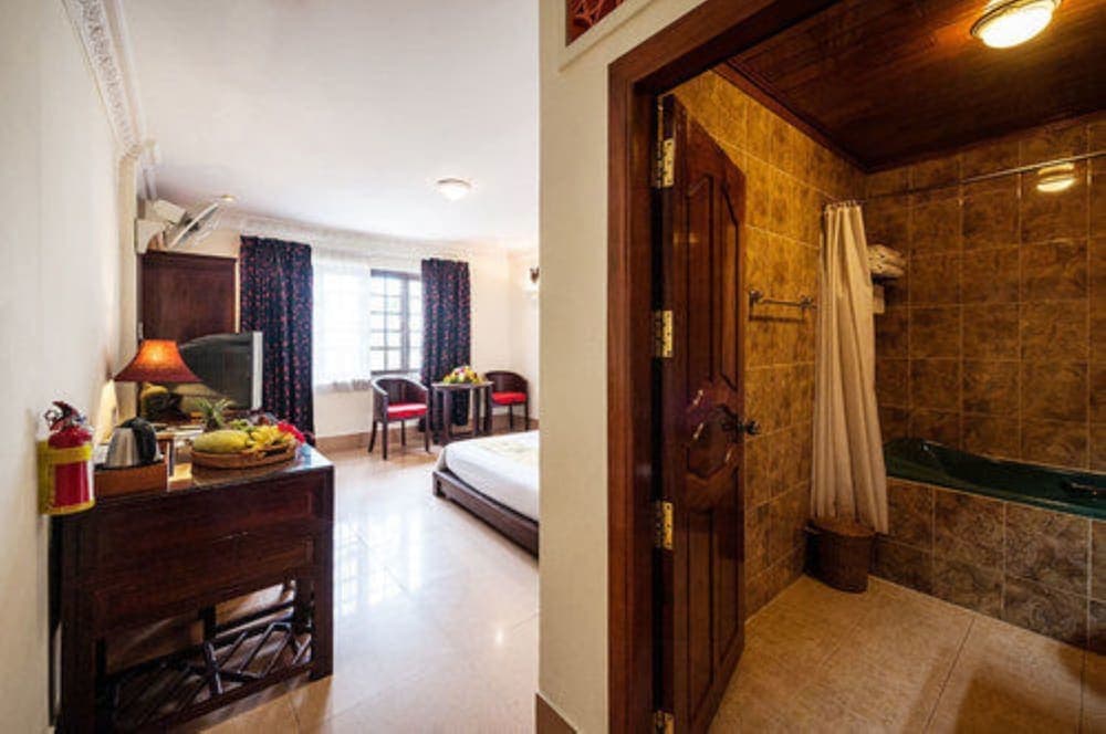 Red Hibiscus Hotel