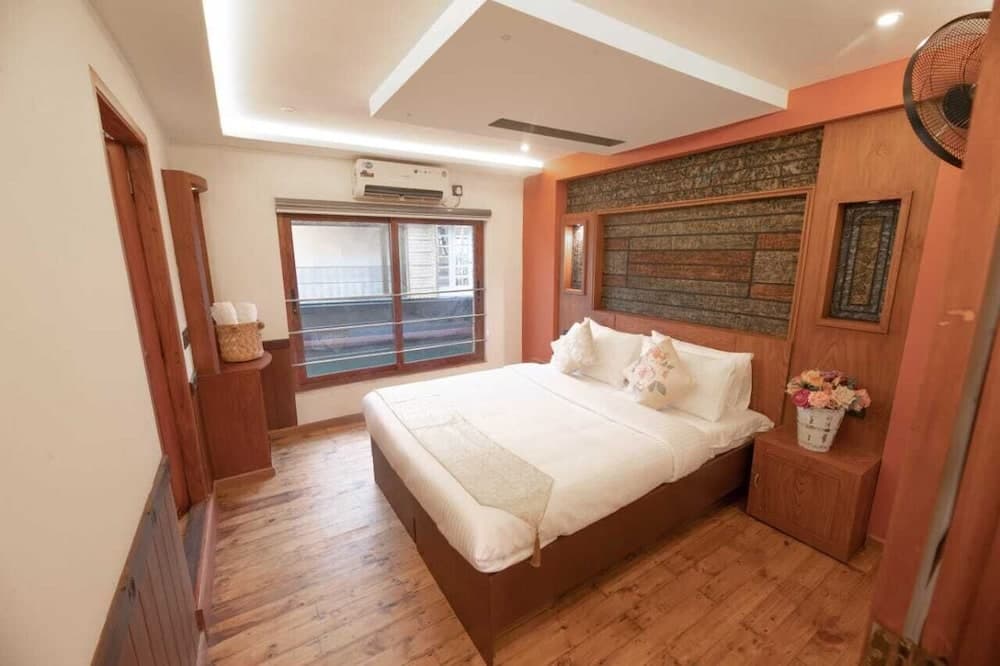 Upper Deck Boathouse
