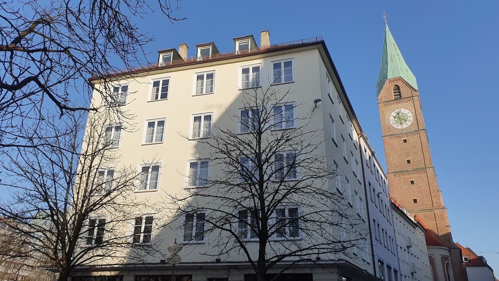 Hotel du Train & Der Tannenbaum