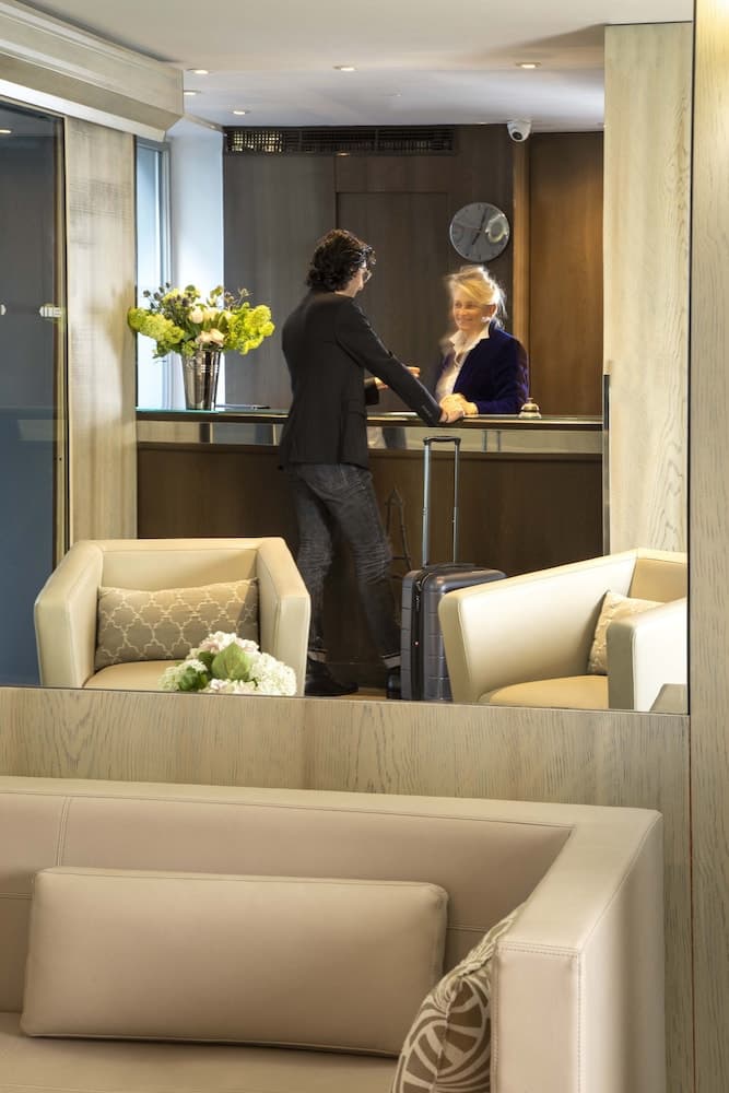 Hotel Longchamp Elysees