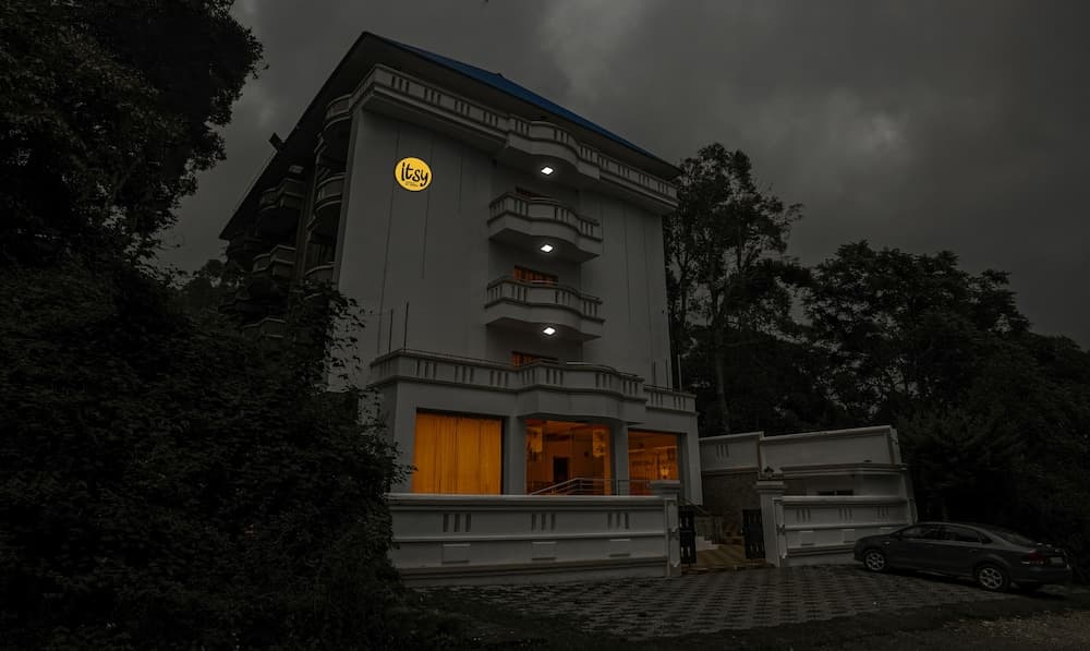 Itsy Hotels Classiyo Munnar Crown Resorts