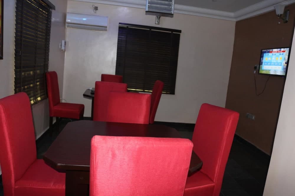 TommsVille Hotels