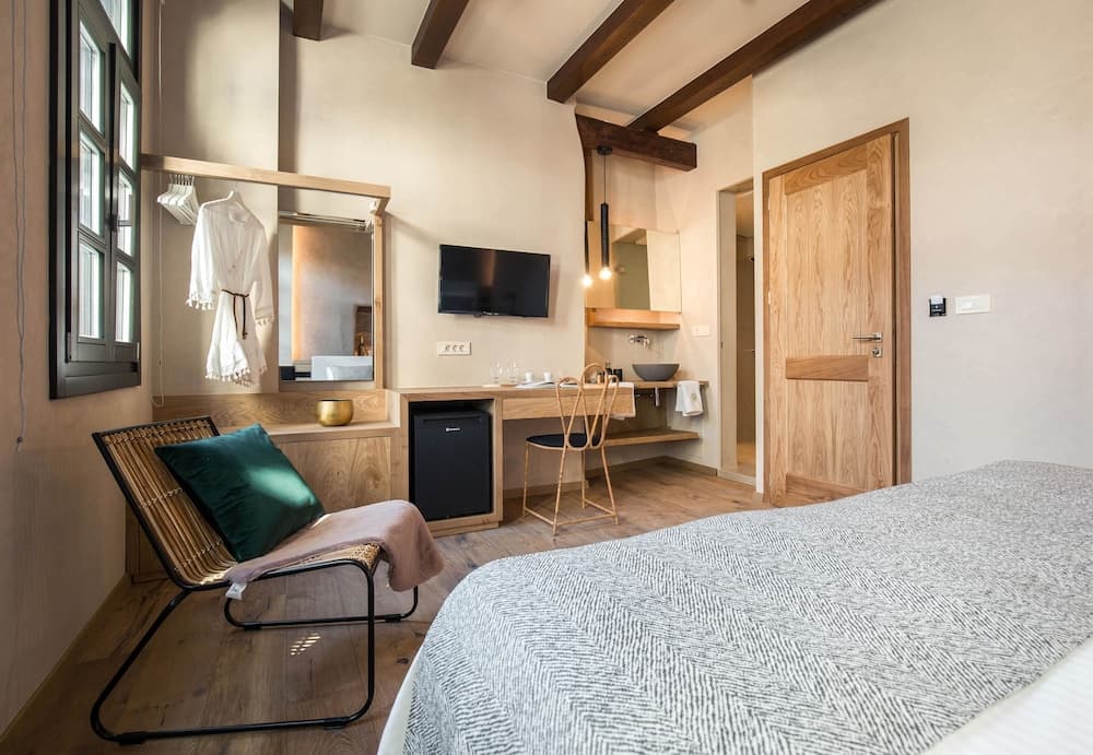 J&G Suites