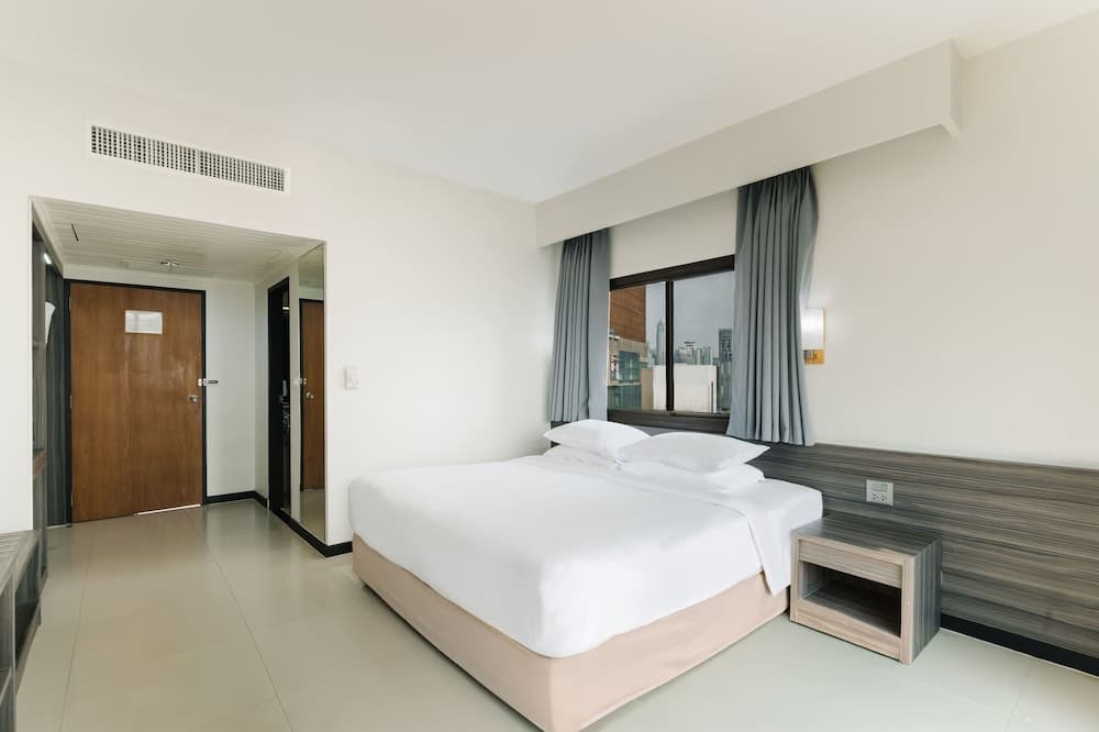 Pinnacle Lumpini Park Hotel