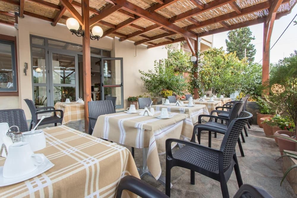 Glaros Hotel