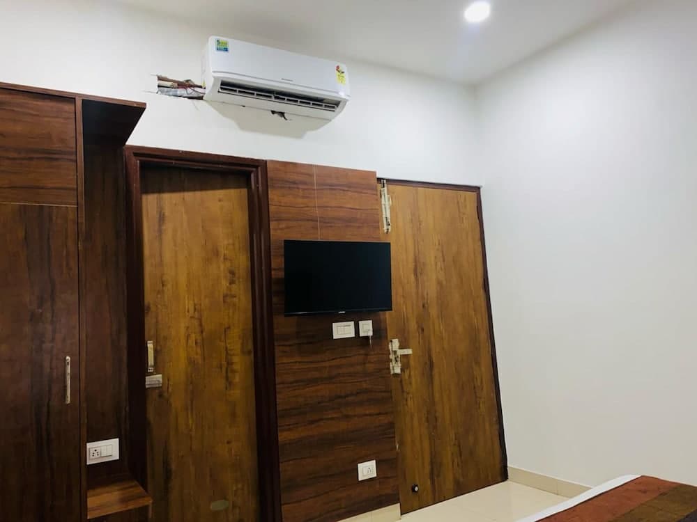 Goroomgo JK Residency Amritsar