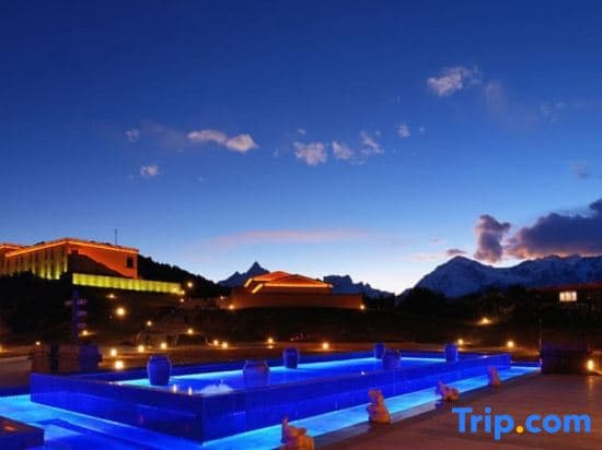 High Mountain Resort Deqin