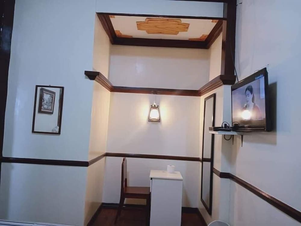 Tops Lodging House