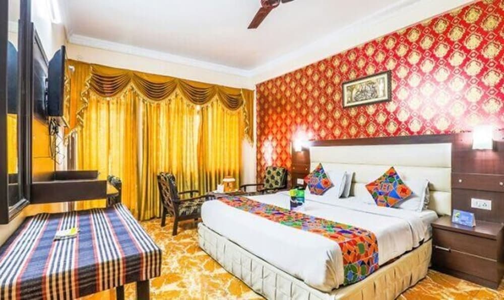 Fabhotel Statiq Inn