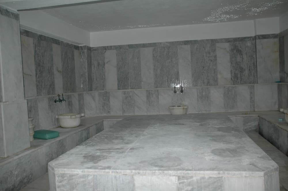 Arora Hotel