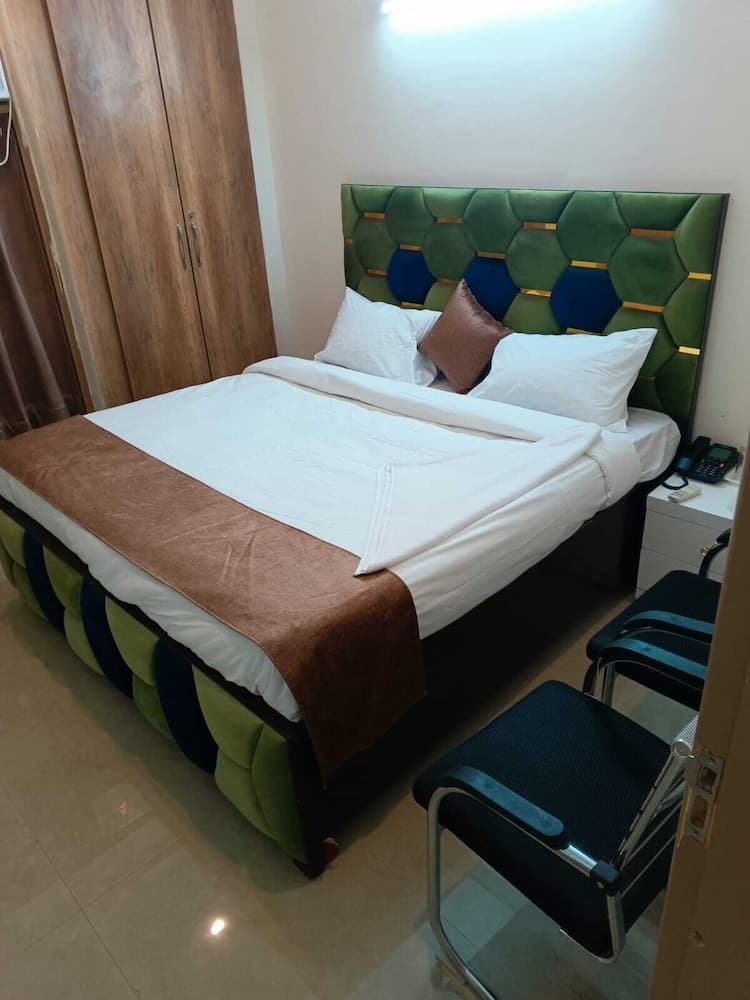 Soooper Hotel