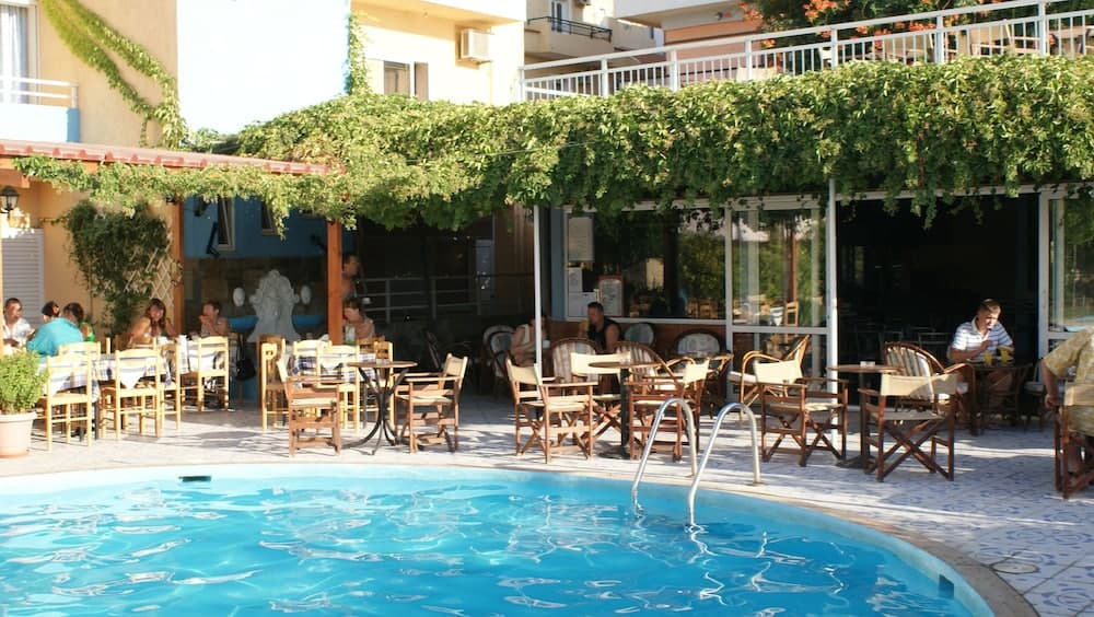 Roxani Hotel