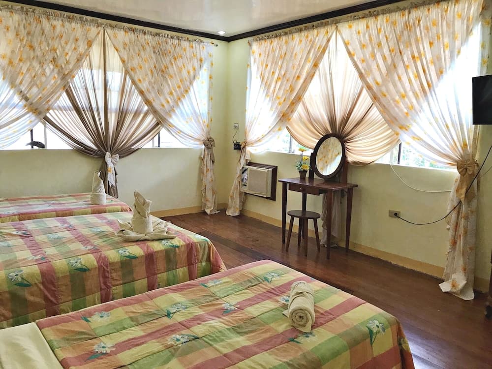 La Casa Roa Hostel