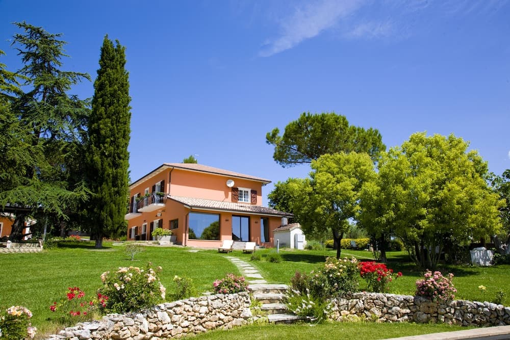 Bellafiora Bed & Breakfast