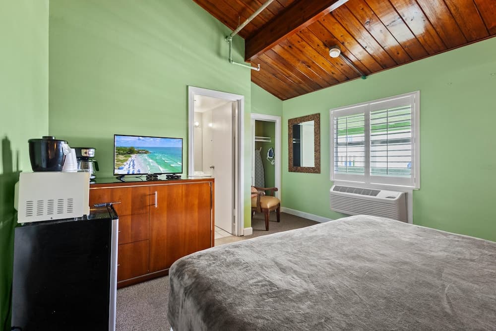 Oceanfront Inn, Inlet View, King Bed, #5