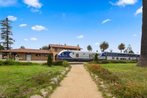 ITH Santa Barbara Surf Hostel