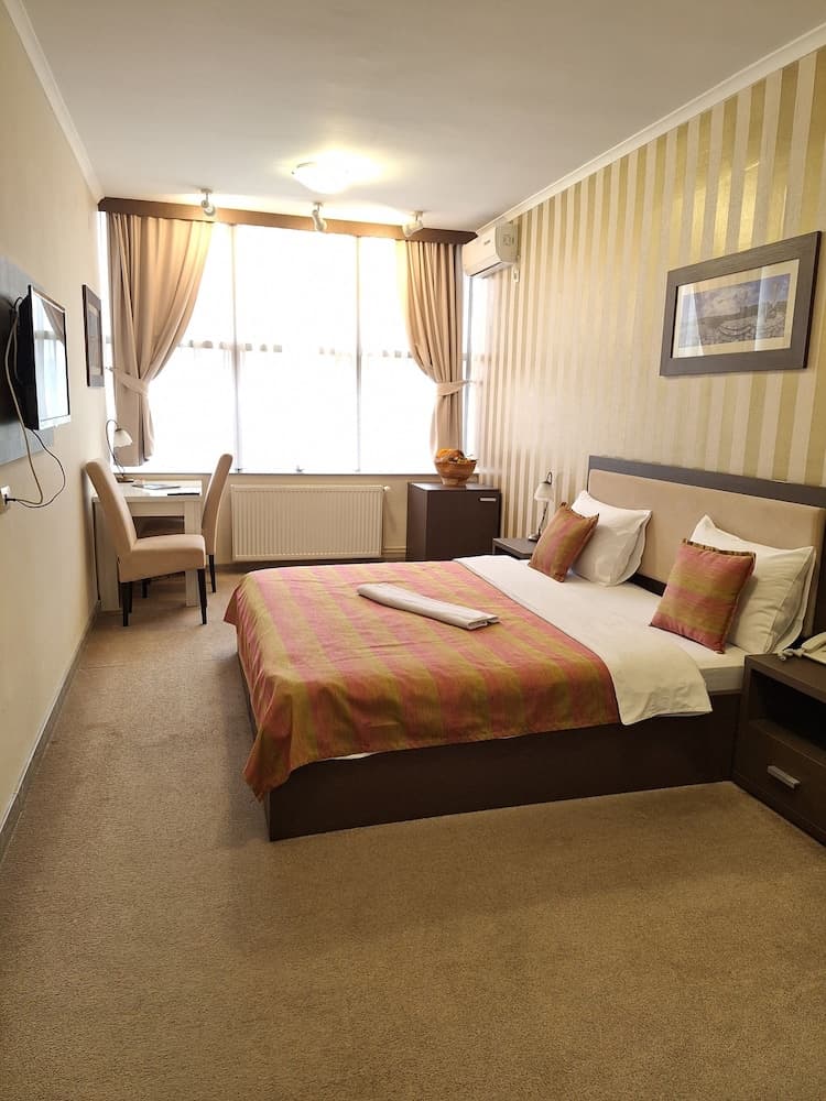 Hotel Ema