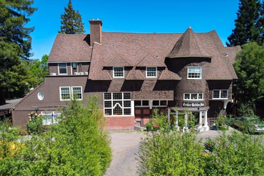 Cedar Gables Inn