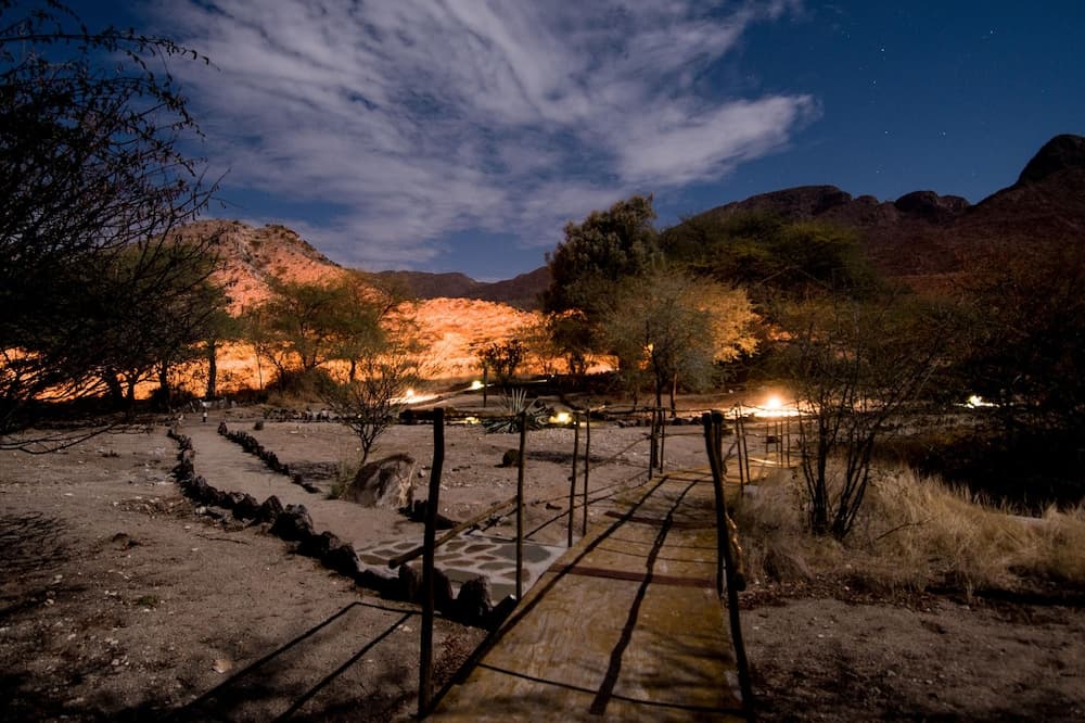 Etusis Lodge