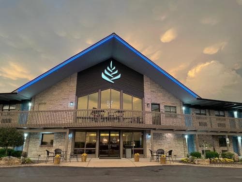 Pinemark Inn & Suites