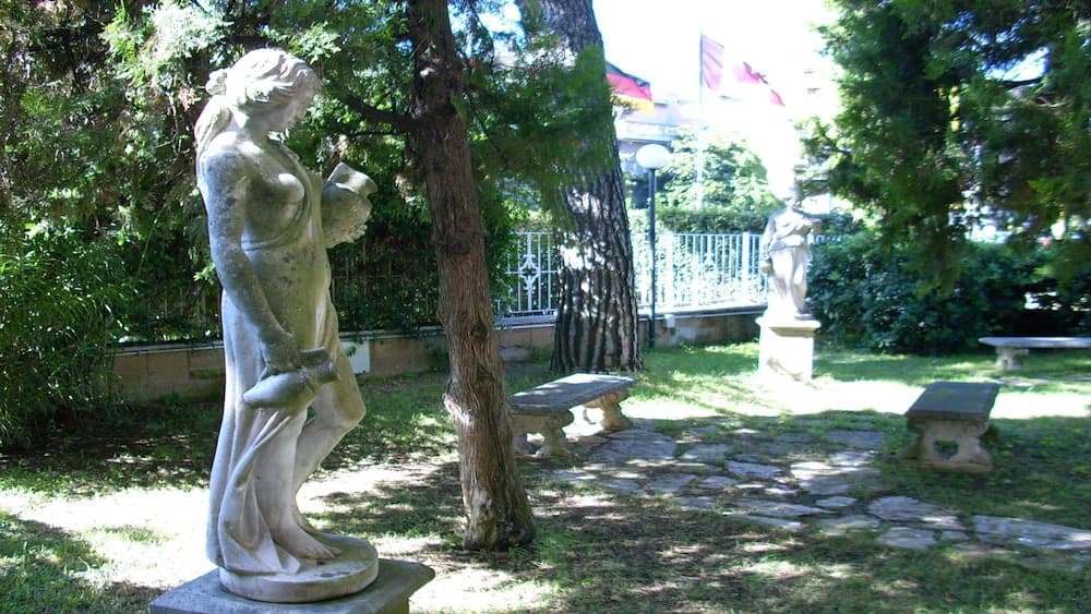 Hotel Consul