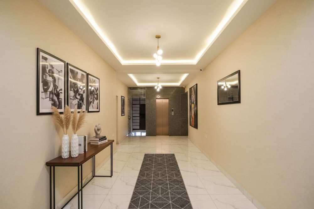 Fabhotel Lazeeno