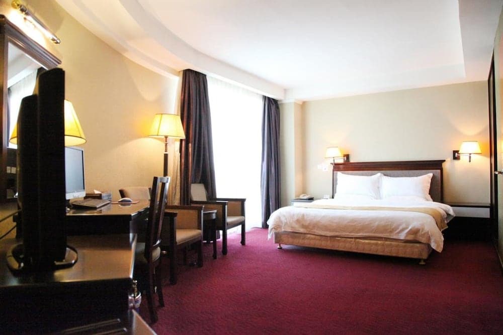 Lifu Hotel