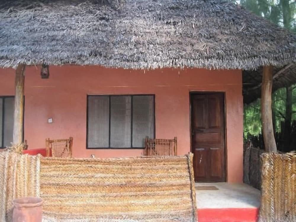 Twisted Palms Lodge & Restaurant