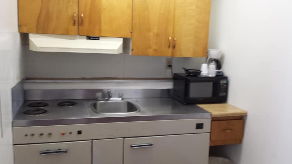 Executive Inn & Suites