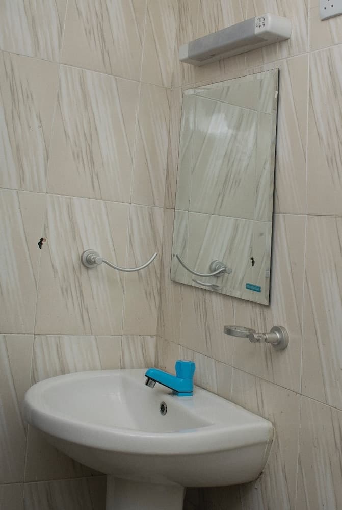 Maxton Suites